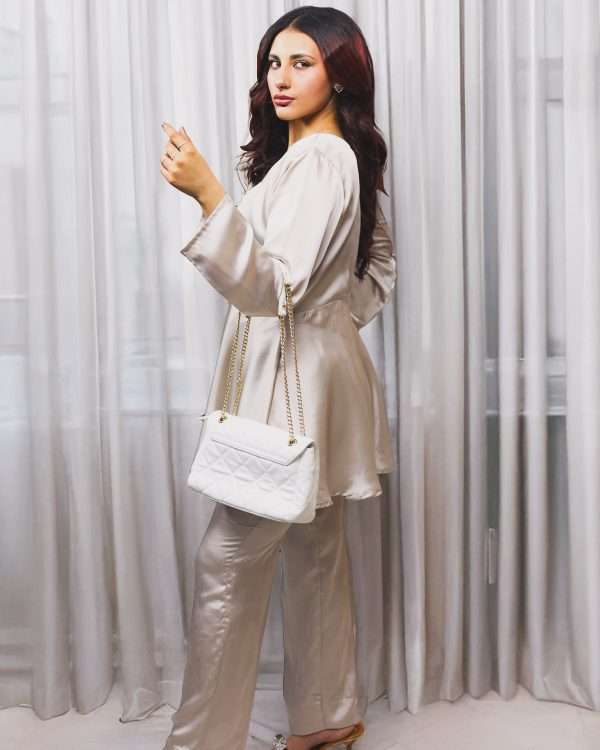 Caroline - Image 2
